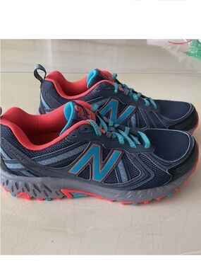 Women’s New Balance Shoes EUC
